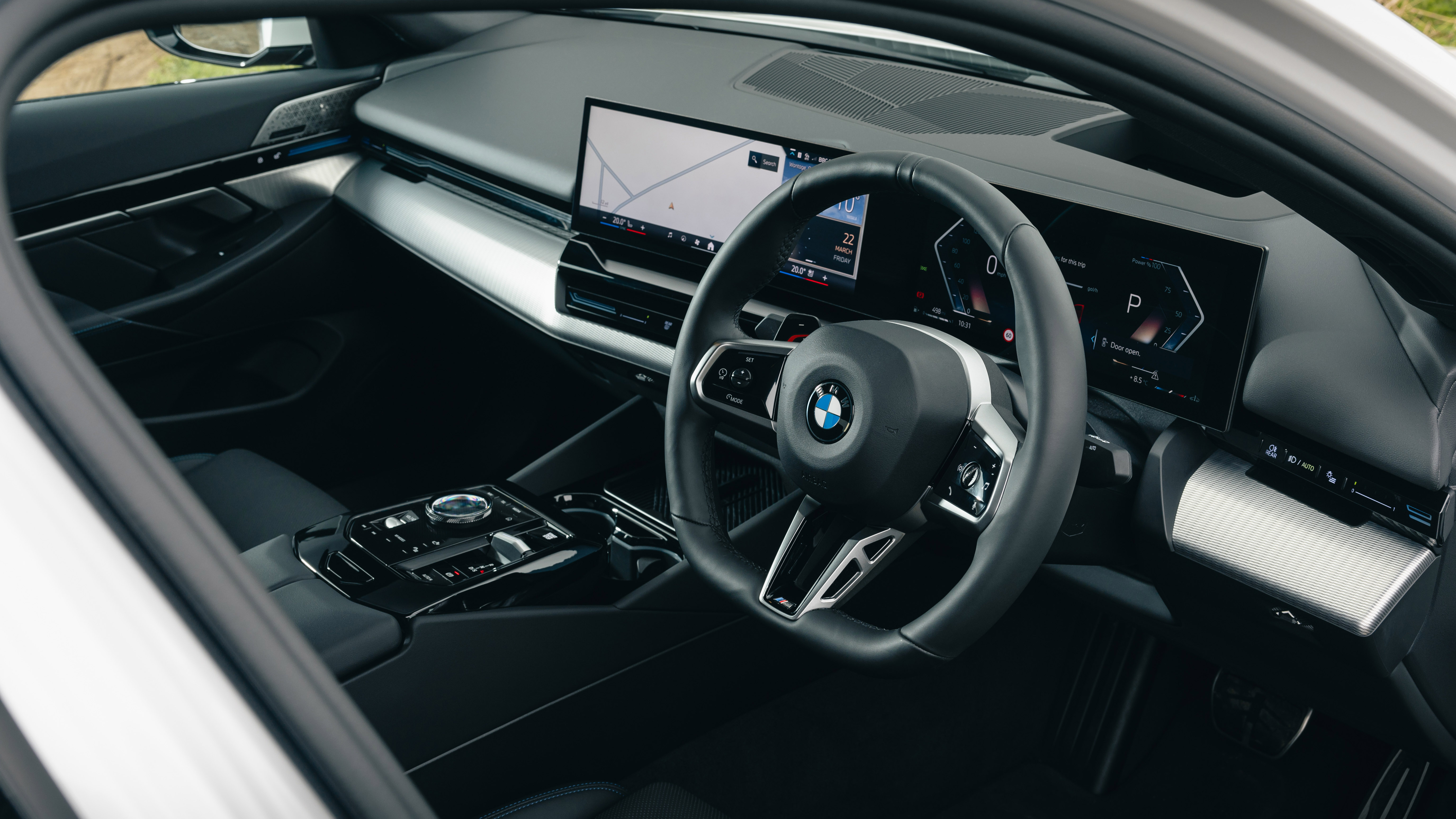 BMW 5 Series Interior Layout & Technology | Top Gear